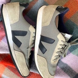 ❌ Sold ❌ VEJA Sneakers, Women's Size 8/39